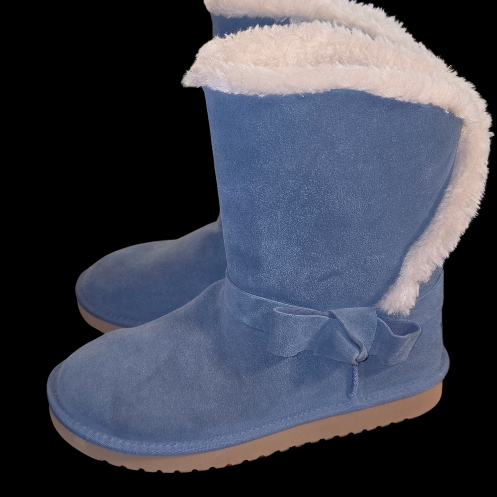 Koolaburra Blue Winter Boots with Cream Lining